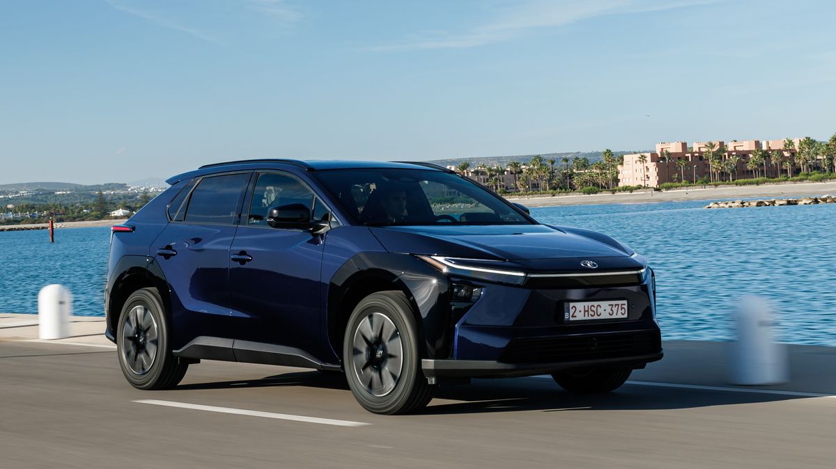 Toyota výrazně modernizovala model, který na konkurenci začínal ztrácet. Na první pohled to nepoznáte